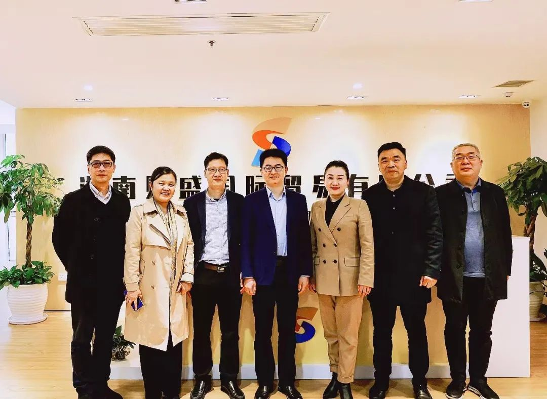 開(kāi)福區副區長(cháng)易海威一行來我司考察調研座談